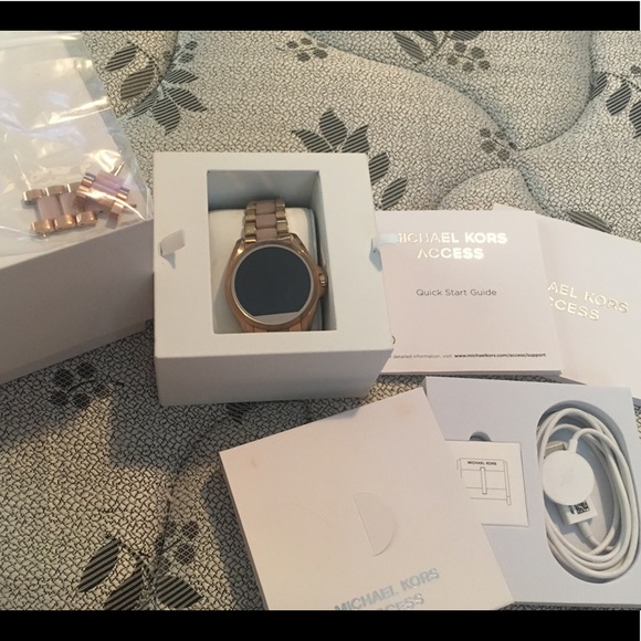 MK ROSE GOLD SMARTWATCH - Picture 3 of 3